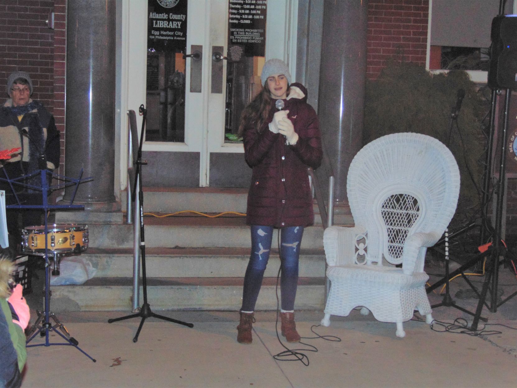 GAL EHC tree lighting 143a 1211-1